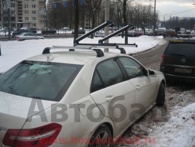 Купить багажник на мерседес. Mercedes s210 с багажником на крыше. Багажник на крышу Мерседес 212. Багажник на крышу Мерседес w203. Багажник Thule Мерседес w212.